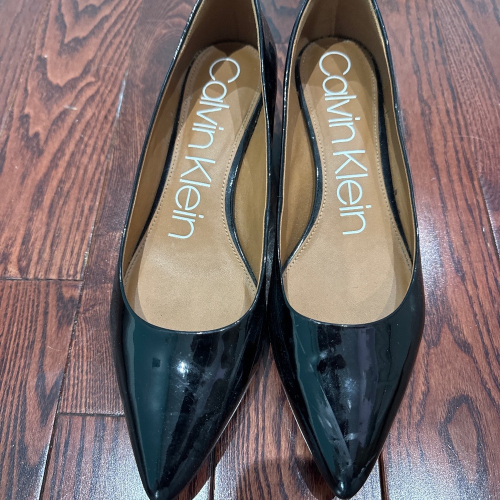 Low heel shoes